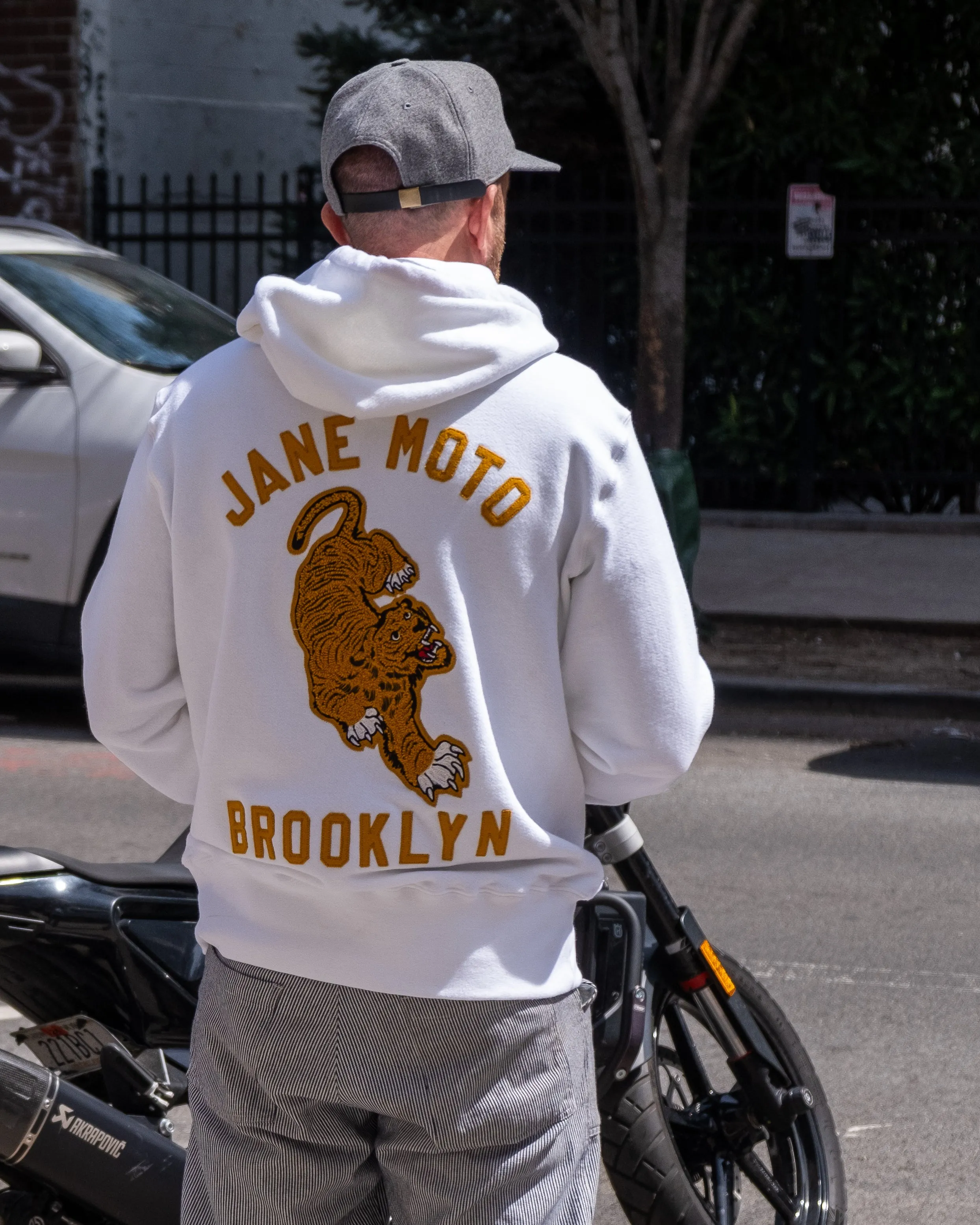 CHENILLE FLYING TIGER ORGANIC COTTON HOODED SWEATSHIRT - WHITE