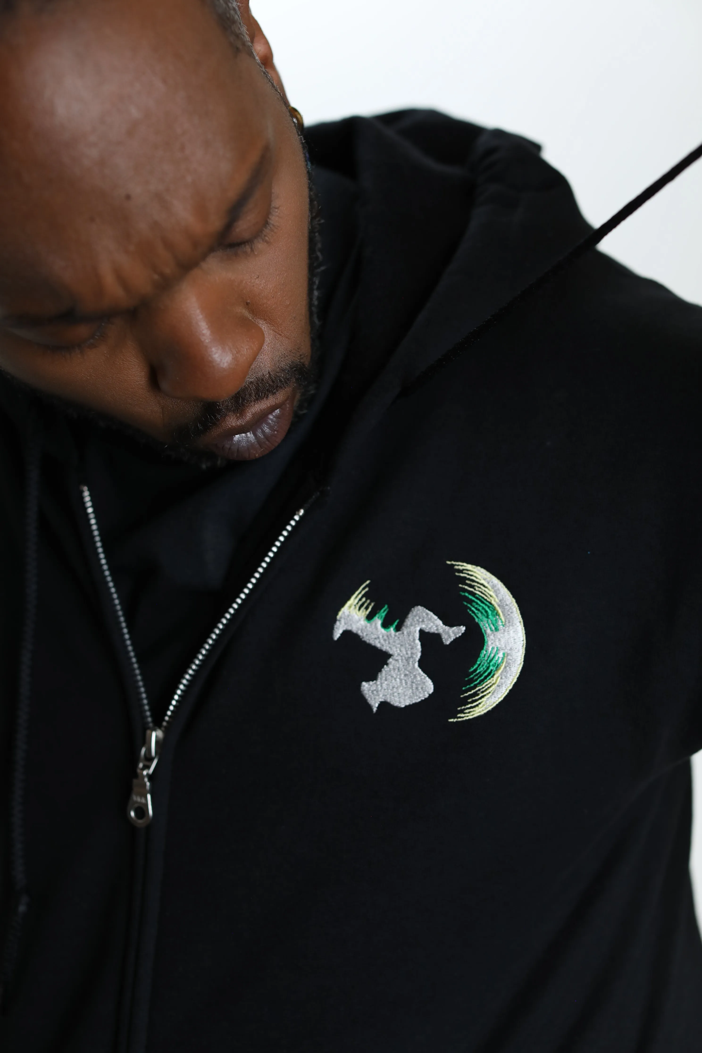 STREET FIGHTER - 'Guile Flash Kick' Embroidered Full-Zip Hoodie - Black
